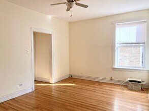 806 N Bishop St, Unit 3A in Chicago, IL - Building Photo - Building Photo