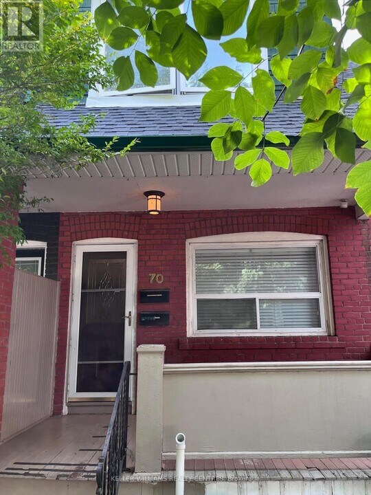 70 Ashdale Ave in Toronto, ON - Building Photo