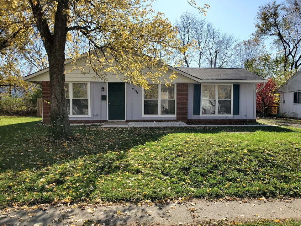 9337 Rochelle Dr in Indianapolis, IN - Building Photo