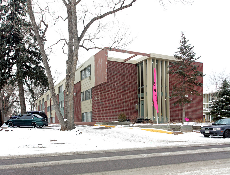 Meadows Pointe Apartments in Colorado Springs, CO - Building Photo