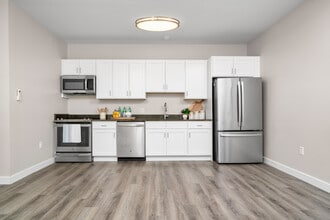 401 Albany Turnpike in Canton, CT - Foto de edificio - Building Photo