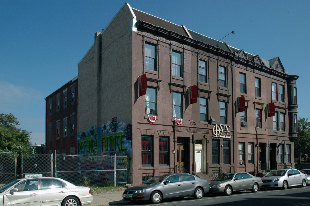 1429 W Diamond St in Philadelphia, PA - Building Photo