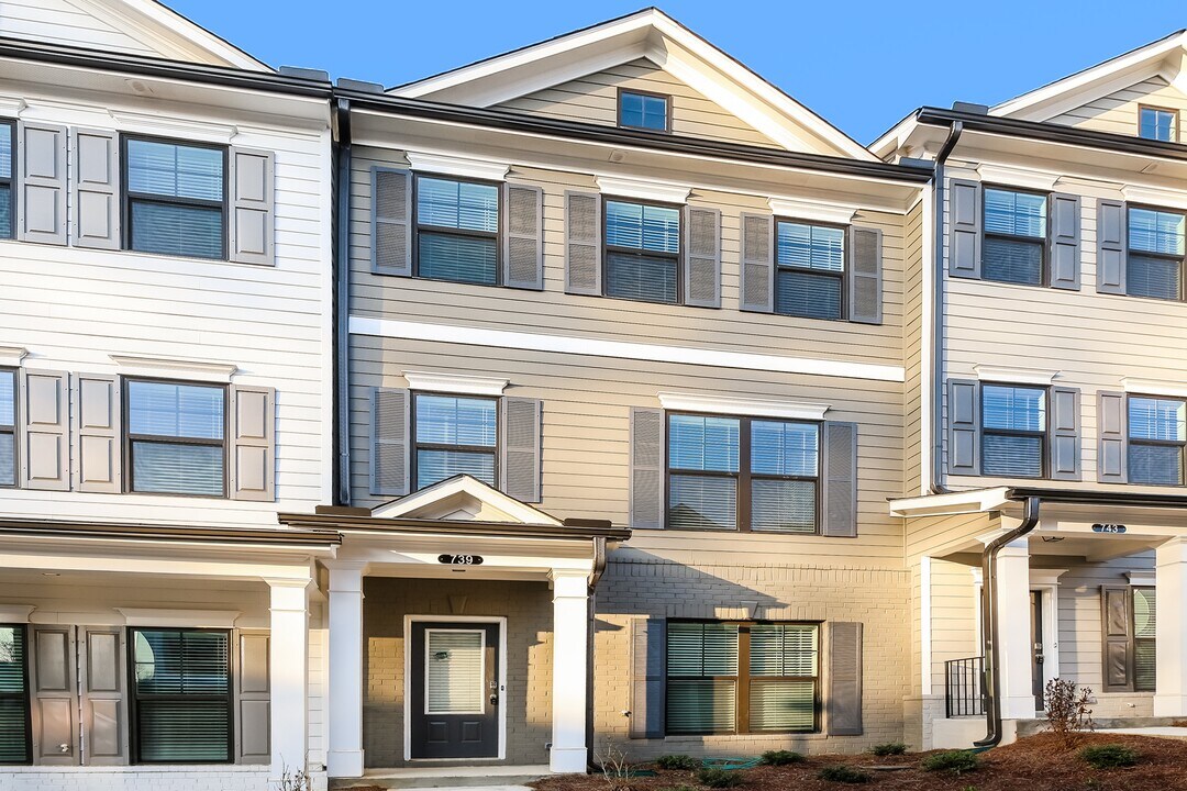 235 Old Dawsonville Rd in Ball Ground, GA - Foto de edificio