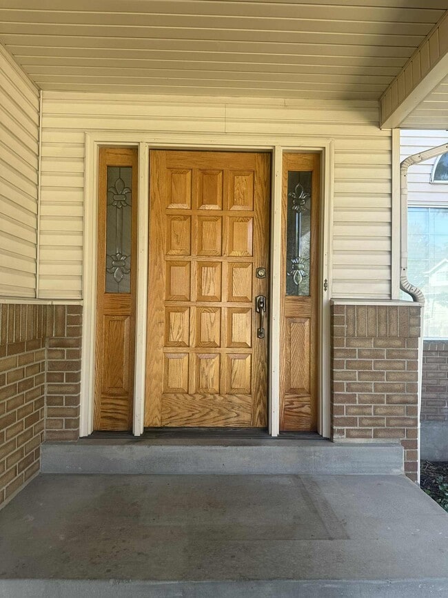 9228 S Stone Point Pl in Sandy, UT - Building Photo - Building Photo