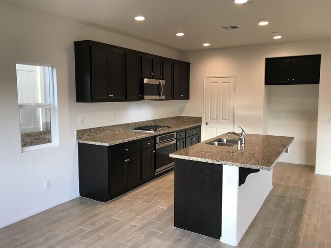 35546 Asturian Wy in Fallbrook, CA - Building Photo - Building Photo
