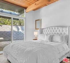 817 N Via Monte Vista in Palm Springs, CA - Building Photo - Building Photo