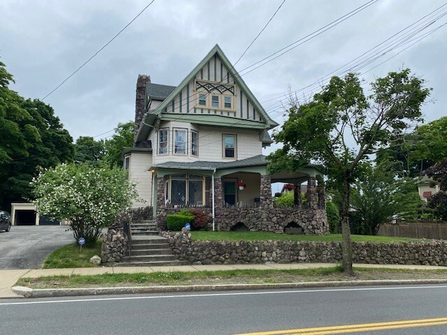 133 Upham St, Unit #3 in Melrose, MA - Building Photo - Building Photo