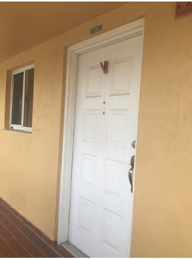 7935 W 30th Ct in Hialeah, FL - Building Photo - Building Photo