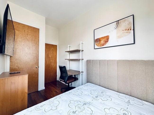 Furnished room/NOT APARTMENT in Brooklyn, NY - Foto de edificio - Building Photo