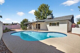 1725 E La Jolla Dr in Tempe, AZ - Building Photo
