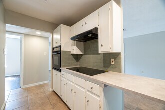 1424 W Torrey St in Granbury, TX - Building Photo - Building Photo