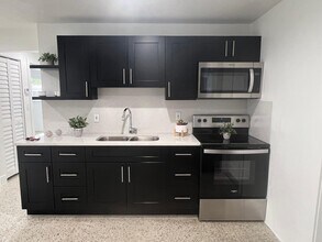 944 Green St in West Palm Beach, FL - Building Photo - Building Photo