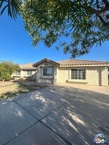 1100 Dahlia Ct in Calexico, CA - Building Photo