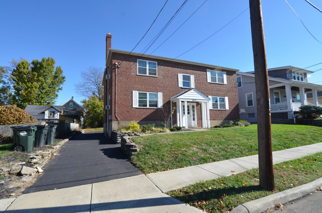 6834 Park Ave, Unit D in Cincinnati, OH - Building Photo