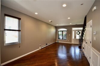 5198 Hylan Blvd in Staten Island, NY - Building Photo - Building Photo