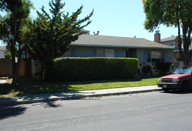 871 Burbank Dr in Santa Clara, CA - Building Photo - Building Photo