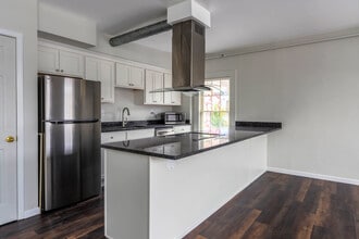 254-270 Worthington St in Springfield, MA - Building Photo - Interior Photo