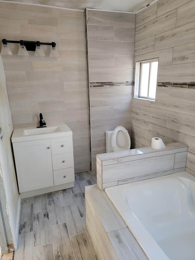 474 Dayton St, Unit 2 in Cincinnati, OH - Building Photo - Building Photo