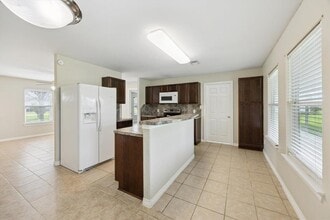 1984 Lauren Ln in Sealy, TX - Building Photo - Building Photo