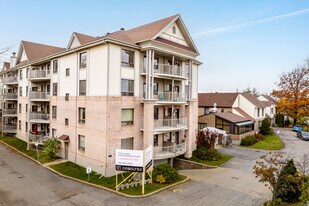 Le Richebourg in Laval, QC - Building Photo