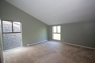 6479 137th Avenue Northeast, Unit 380 in Redmond, WA - Foto de edificio - Building Photo