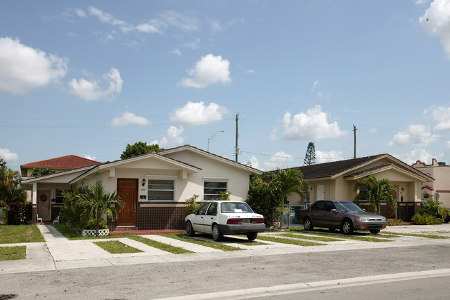 285-287 E 7th St in Hialeah, FL - Building Photo - Building Photo