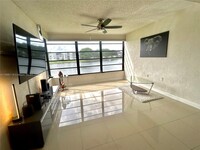 1526 Whitehall Dr in Davie, FL - Foto de edificio - Building Photo