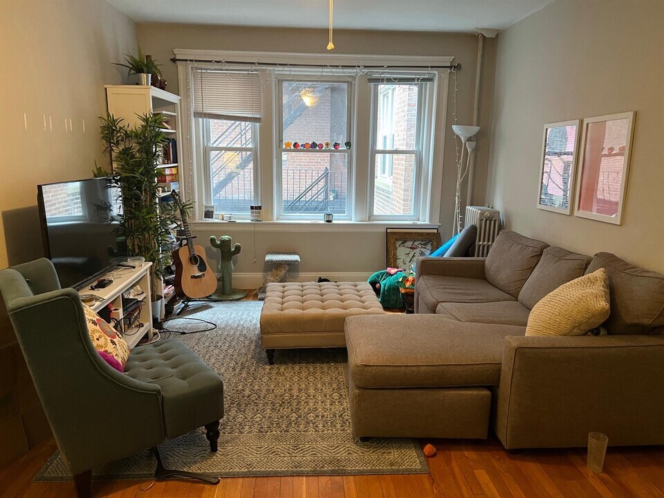 1 Gray St, Unit 6 in Cambridge, MA - Building Photo