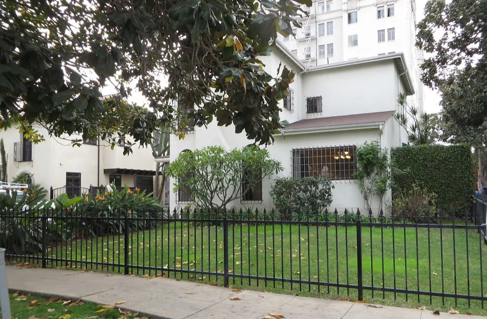 5404 Rosewood Ave in Los Angeles, CA - Building Photo