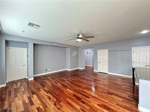 9224 Longhorn Falls Ct in Las Vegas, NV - Foto de edificio - Building Photo