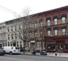 136 Kingsland Ave in Brooklyn, NY - Building Photo