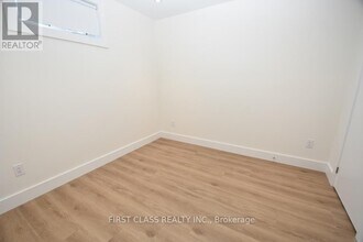 51-51 Craydon Ave in Toronto, ON - Building Photo - Building Photo