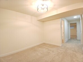 5118 Kinney Wy SW in Edmonton, AB - Building Photo - Building Photo