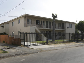 6101 Tujunga Ave in North Hollywood, CA - Foto de edificio - Building Photo