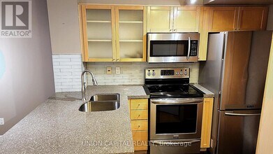 188 Doris Ave in Toronto, ON - Building Photo - Building Photo