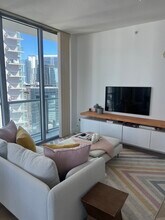1111 SW 1st Ave, Unit 2820 in Miami, FL - Building Photo - Building Photo