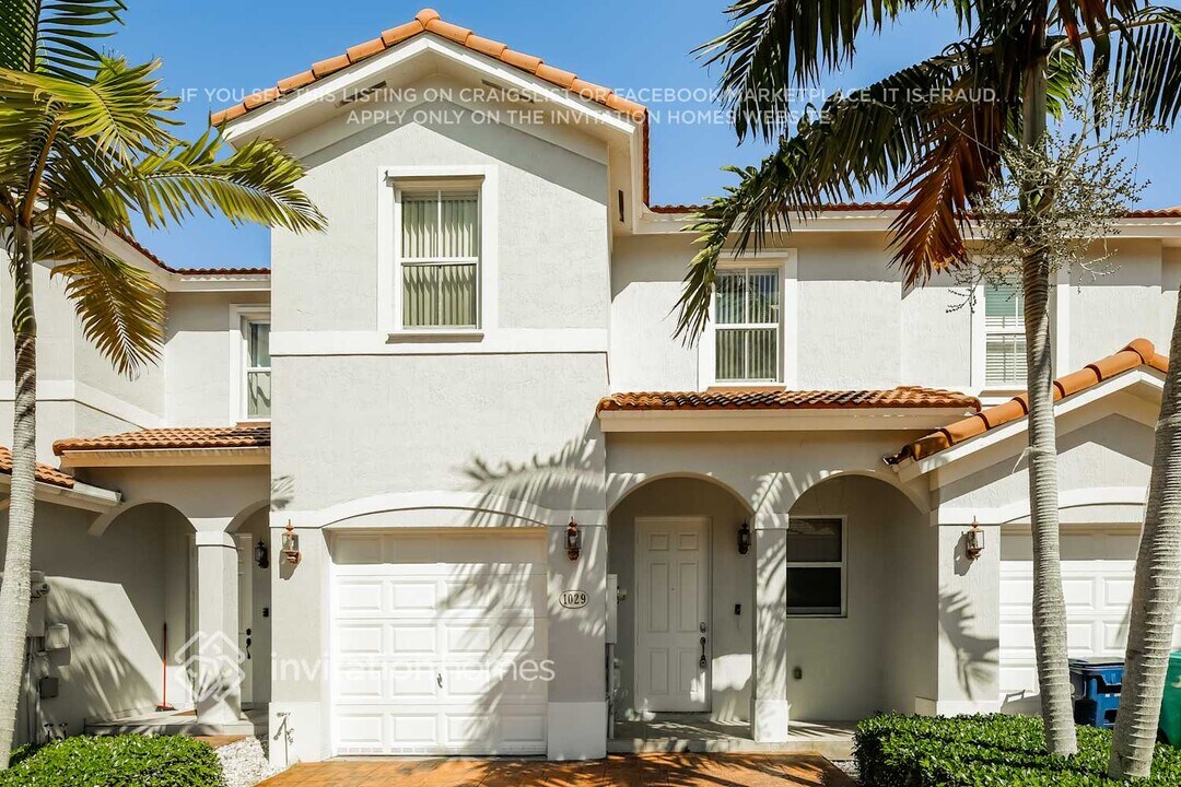 1029 NE 207th Terrace in Miami, FL - Building Photo
