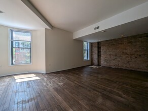 604 W Surf St, Unit 2 in Chicago, IL - Building Photo - Building Photo