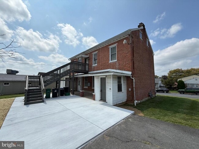 property at 1530 New Holland Rd