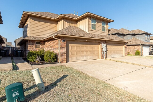 2141 Buena Vida Ln in Edmond, OK - Building Photo - Building Photo