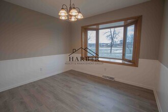 912-11 1/2 11 1/2 St SW in Rochester, MN - Building Photo - Building Photo