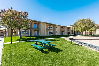Willow Ridge Apartments in Prescott, AZ - Foto de edificio - Building Photo