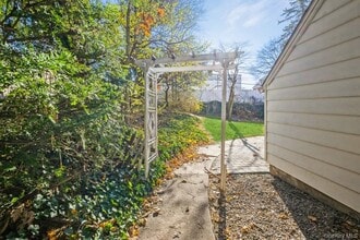 40 Derby Rd in Port Washington, NY - Building Photo - Building Photo