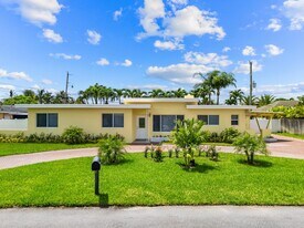 7531 Edgewater Cir in West Palm Beach, FL - Building Photo