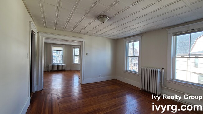 52-2 Bay State Ave, Unit 52 in Somerville, MA - Foto de edificio - Building Photo