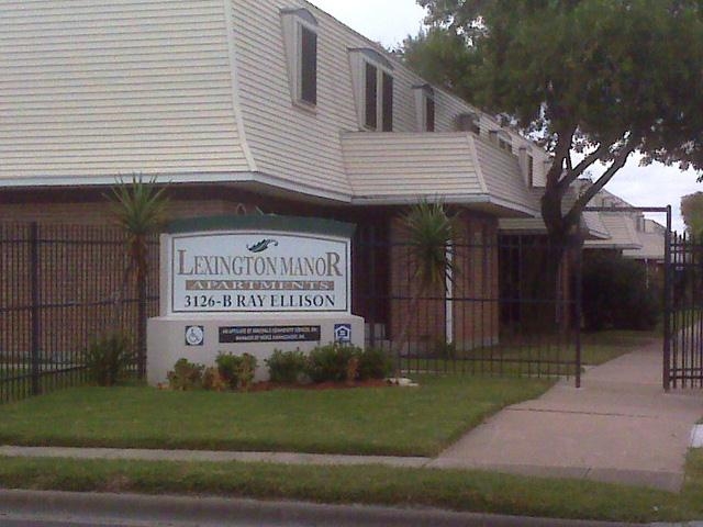 Lexington Manor Apartments in Corpus Christi, TX - Foto de edificio