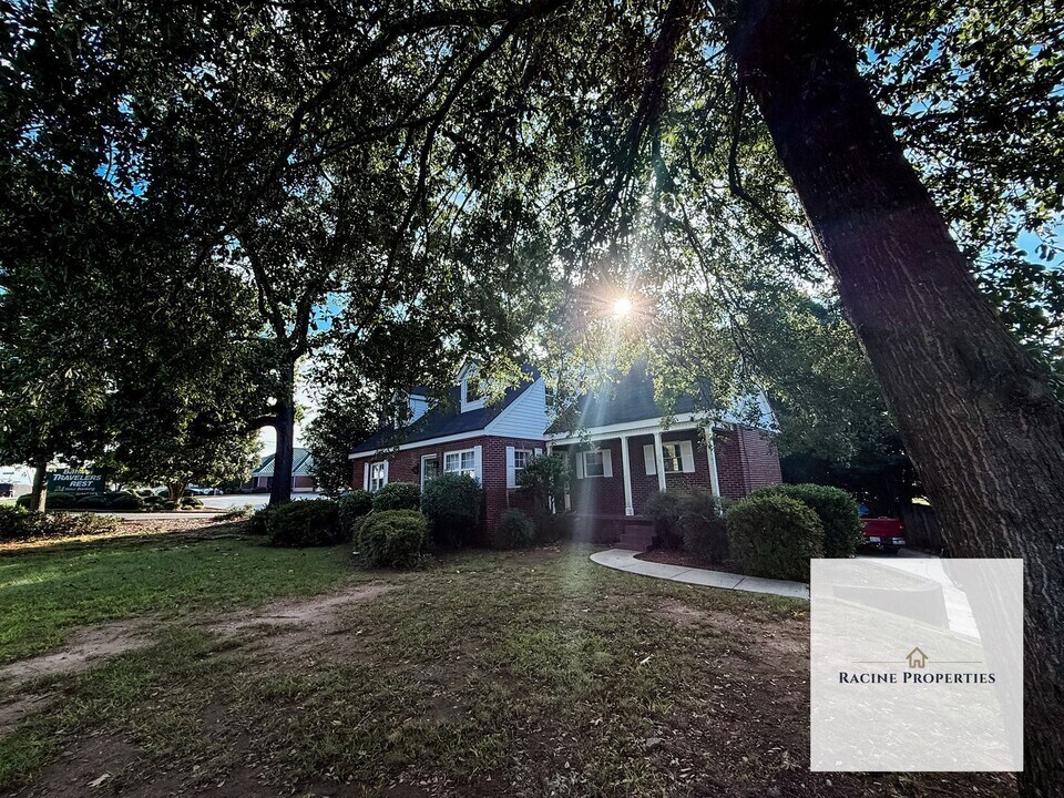 1242 Rutherford Rd in Greenville, SC - Building Photo