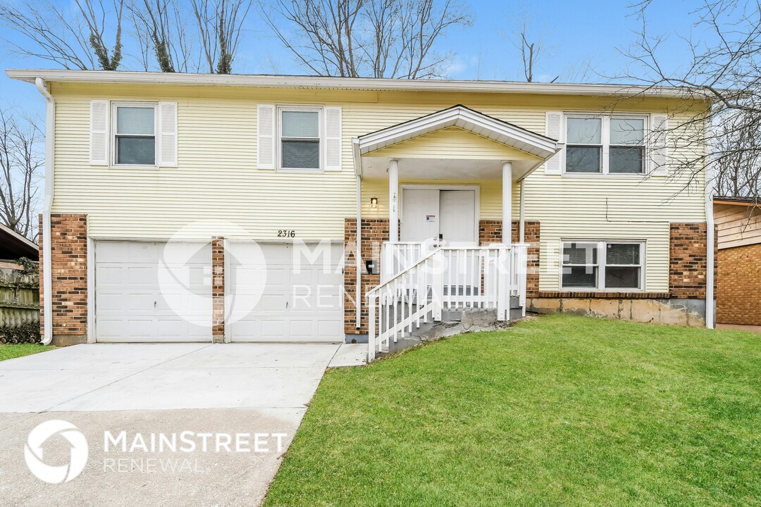 2316 Kingsford Dr in Florissant, MO - Building Photo
