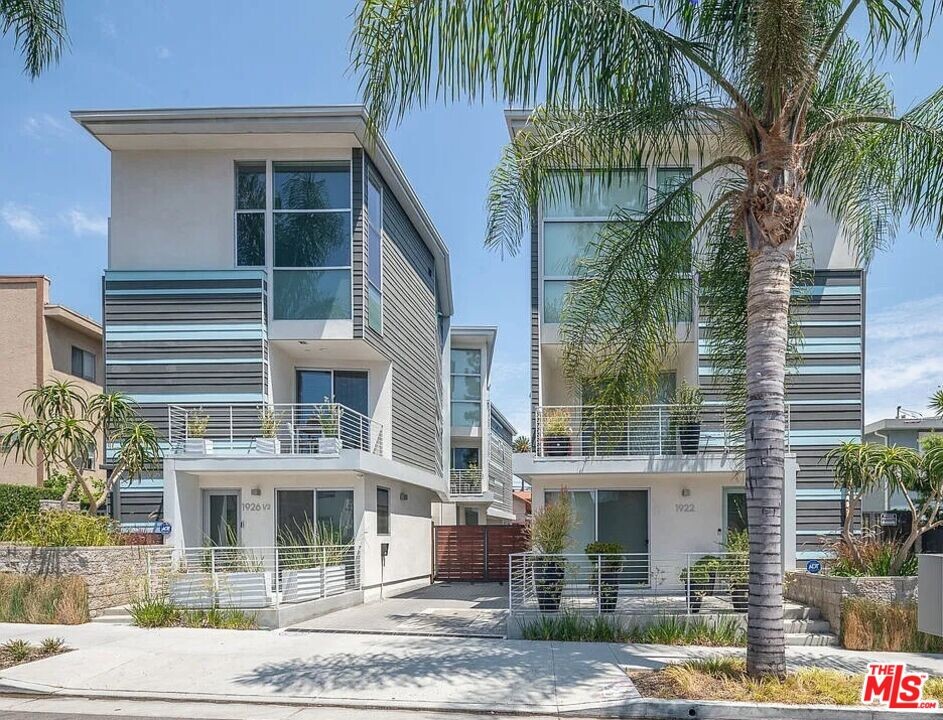 1924 Carmen Ave in Los Angeles, CA - Building Photo