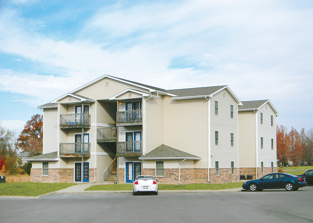 Lake Logan Apartments in Carterville, IL - Building Photo